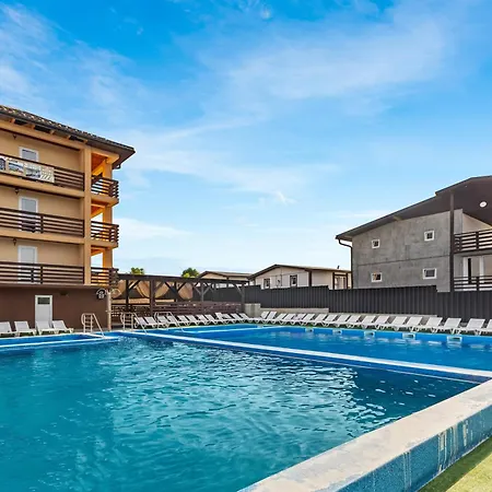 Halas Hotel *